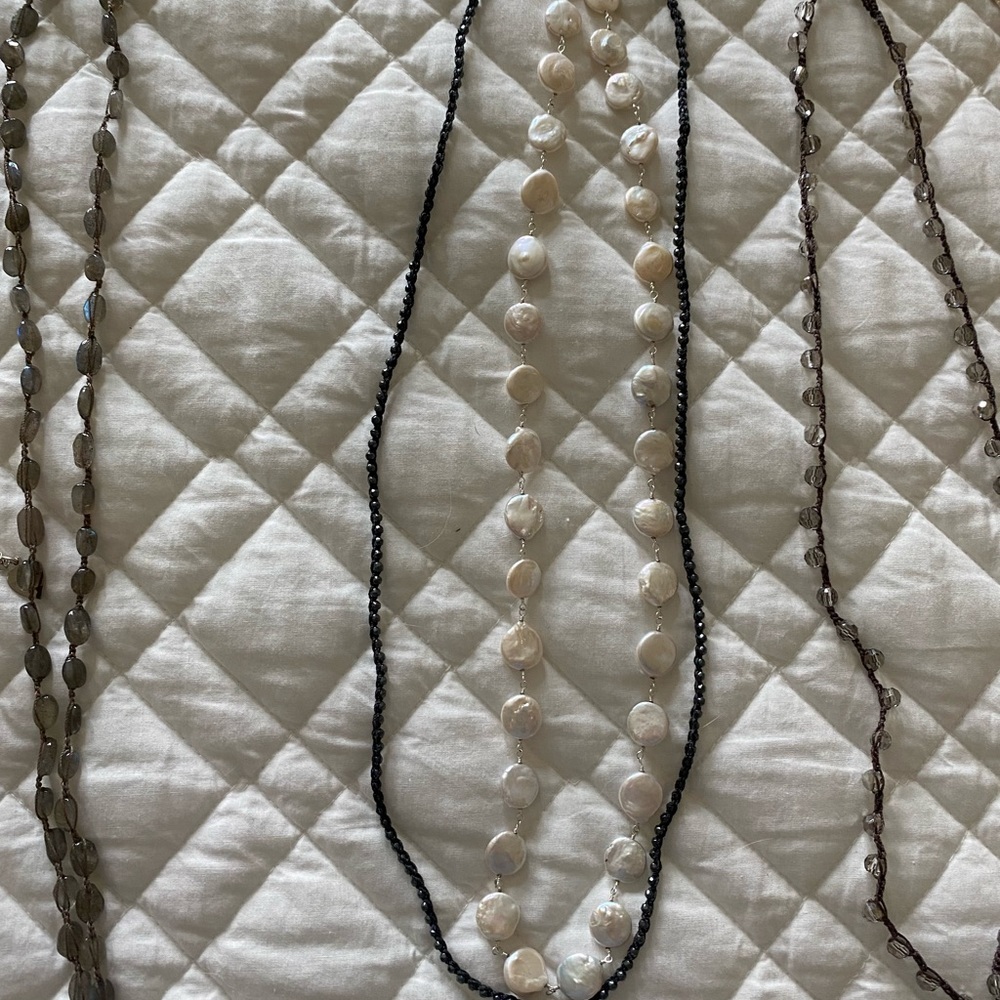 White and black necklace set